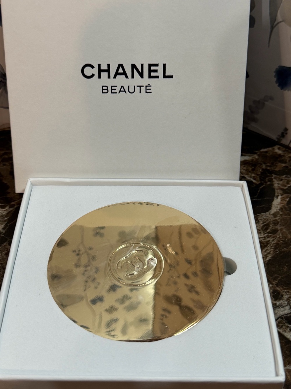 CHANEL BEAUTÉ Gold Metal Mirror Compact New in Box